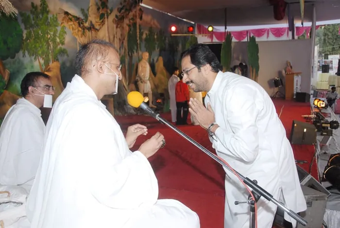 Shri Uddhav Thackeray, Former Chief Minister, Maharashtra, with Param Gurudev Shree Namramuni Maharaj Saheb