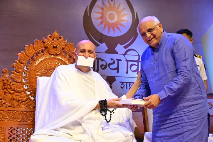 Shri Bhupendra Patel, Chief Minister, Gujarat, with Param Gurudev Shree Namramuni Maharaj Saheb