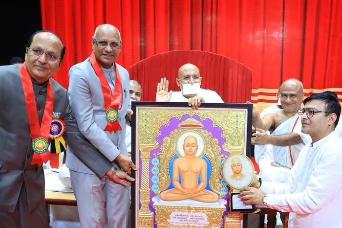 Shri Ramesh Bais, Former Governor, Maharashtra, with Param Gurudev Shree Namramuni Maharaj Saheb
