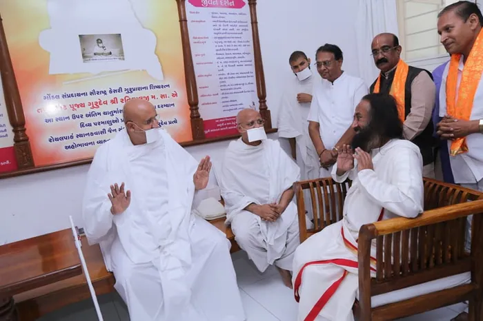 Sri Sri Ravi Shankar, Founder, Art of Living, with Param Gurudev Shree Namramuni Maharaj Saheb