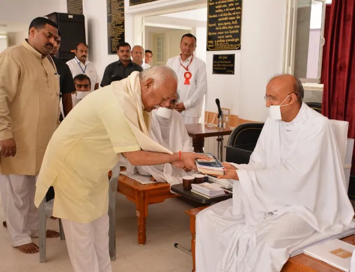 Shri Mohan Bhagwat, Chief, RSS, with Param Gurudev Shree Namramuni Maharaj Saheb