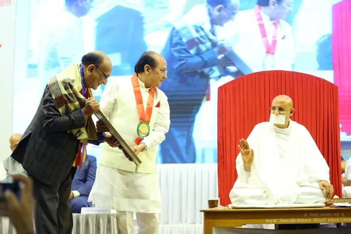 Justice Dr. Sudhir Kumar Jain, Judge, Delhi High Court, with Param Gurudev Shree Namramuni Maharaj Saheb