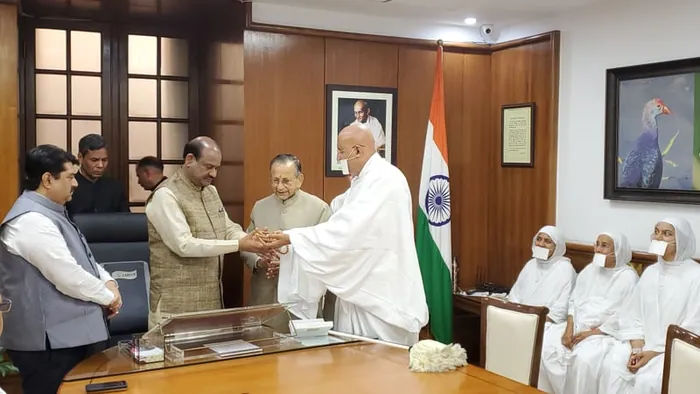 Shri Om Birla, Speaker, Lok Sabha, with Param Gurudev Shree Namramuni Maharaj Saheb