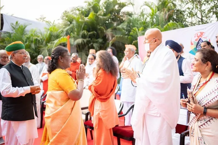 Smt. Droupadi Murmu, Hon'ble President of India, with Param Gurudev Shree Namramuni Maharaj Saheb